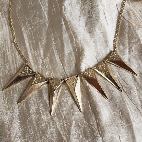 Matching necklace, earring, bracelet set - Picture 3 of 8